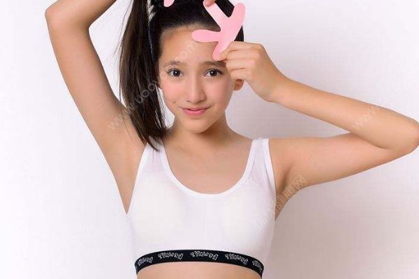 14歲女孩乳房發(fā)育了嗎？正常14歲女生胸部有多大？(1)