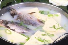 鯽魚湯怎么做美味又營養(yǎng)？喝鯽魚湯有哪些禁忌？[圖]