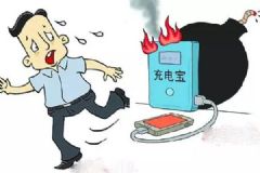 乘客胸前充電寶突然爆炸，火光四射瞬間點(diǎn)燃背包[多圖]