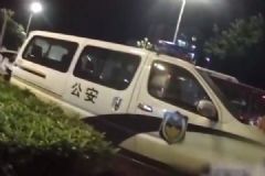 老丈人酒后攔車傷人，女婿“大義滅親”摁倒訓(xùn)斥[多圖]