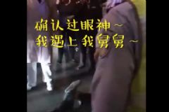 確認(rèn)過眼神！醉漢騎車摔倒躺馬路上，急救醫(yī)生一看竟是舅舅！[多圖]