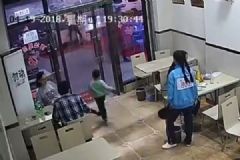 孕婦故意伸腳絆倒4歲男童，孩子患先天性心臟已住院[多圖]