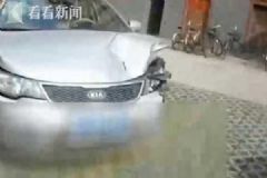 女司機酒駕連撞路邊三輛車，撒潑瘋咬特勤被拘[多圖]