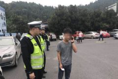 在服務(wù)區(qū)上了半個小時廁所，大巴乘客等不及吵著把車開走了[多圖]