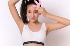 14歲女孩乳房發(fā)育了嗎？正常14歲女生胸部有多大？[多圖]