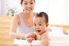 不同年齡寶寶怎樣調(diào)理便秘問題？寶寶為什么喜歡歪著頭？[圖]