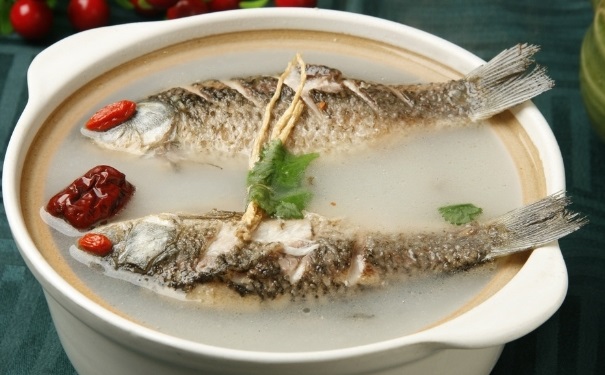 鯽魚湯有什么功效？鯽魚湯的功效與作用(1)