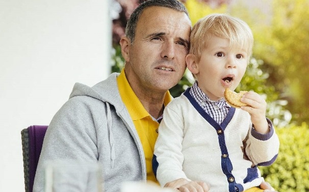 對兒童眼睛有利的食物有哪些？孩子多吃哪些食物對眼睛好？(1)