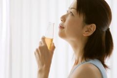 哪些飲品會加重痛經(jīng)？痛經(jīng)不適合喝什么飲料？[圖]