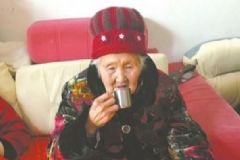 92歲老人每天喝八兩酒，老人喝酒對身體有什么好處？[多圖]