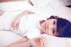 女性乳房長毛怎么回事？女性胸部的毛能拔嗎？[多圖]