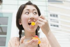 食道癌有哪些癥狀？怎么吃飯不容易得食道癌？[圖]