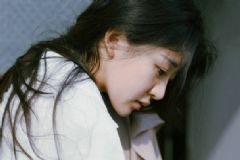 16歲女孩掉頭發(fā)正常嗎？16歲女生掉頭發(fā)嚴(yán)重怎么辦？[多圖]