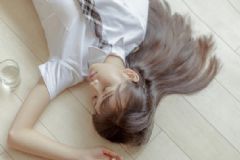 17歲女生生理期肚子痛怎么辦？17歲生理期痛經(jīng)怎么辦？[多圖]