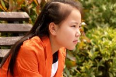 10歲女孩胸部發(fā)育正常嗎？10歲女孩胸部發(fā)育了影響長(zhǎng)高嗎？[多圖]