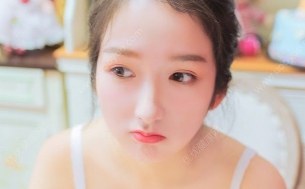 16歲女生胸部還會發(fā)育嗎？16歲女生胸部小怎么辦？(1)