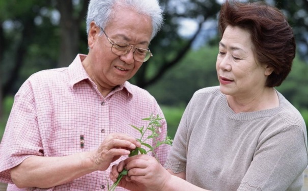 哪類老人容易得老年癡呆？緩解老年癡呆癥的方法是什么？(1)