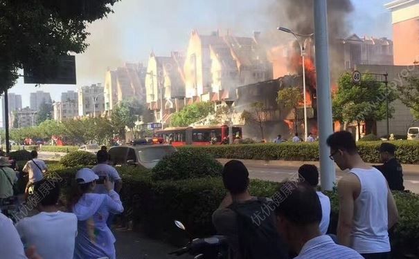 杭州某地發(fā)生爆炸已致2人死亡55人受傷，被炸傷怎么辦？(1)