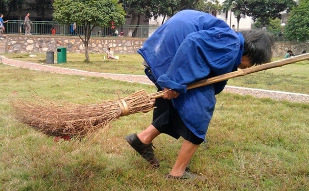 老年人駝背怎么恢復(fù)？老年人貧血如何防治最好？(1)