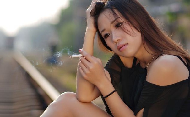 女性吸煙對(duì)身體有哪些傷害？女性吸煙有哪些常見原因？(1)